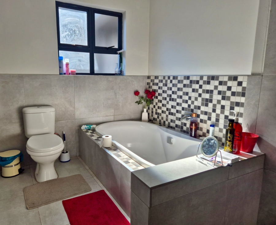 5 Bedroom Property for Sale in Schoemansville North West